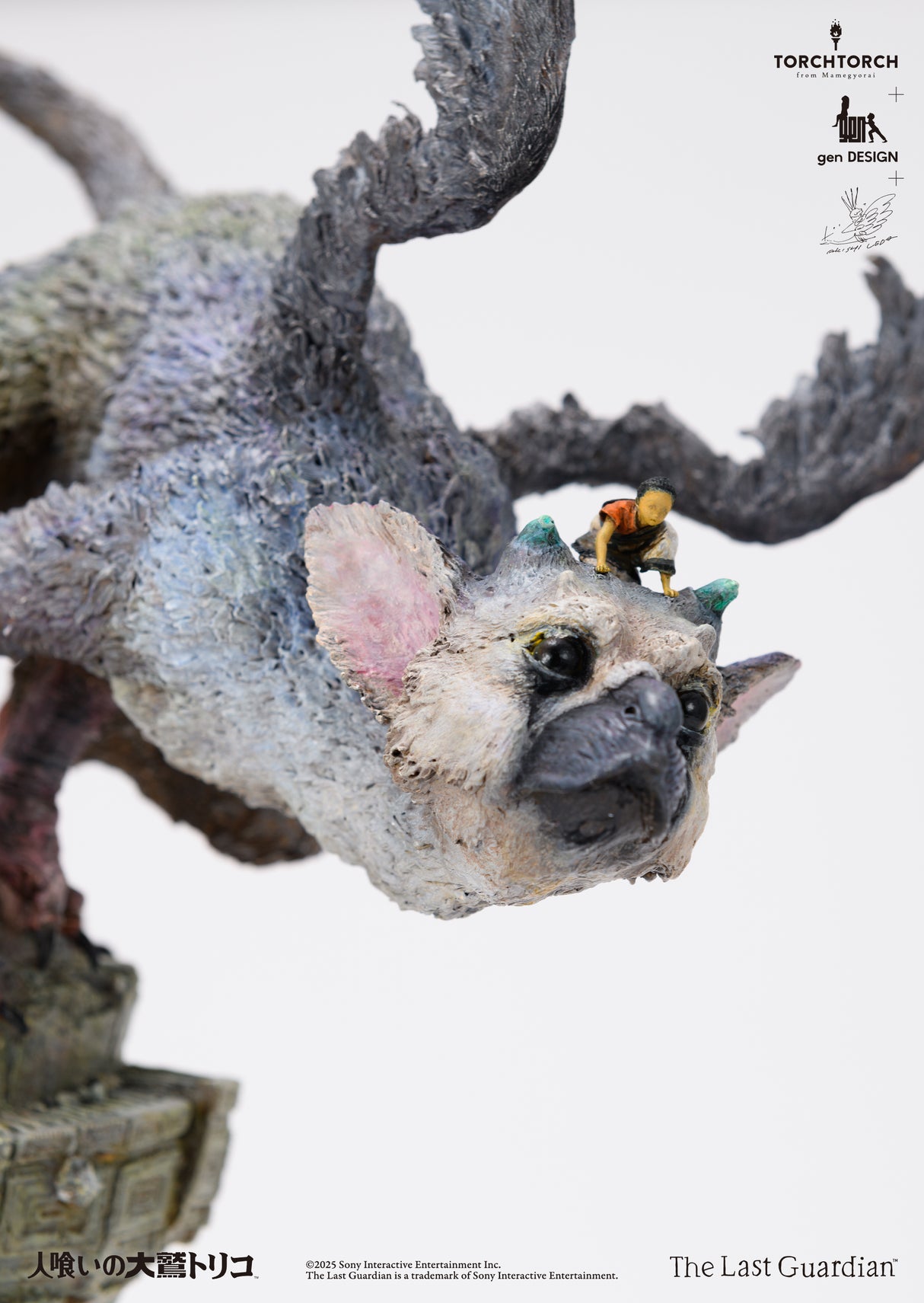 TORCH TORCH + GenDESIGN + Akishi Ueda/ The Last Guardian: Trico Art Statue