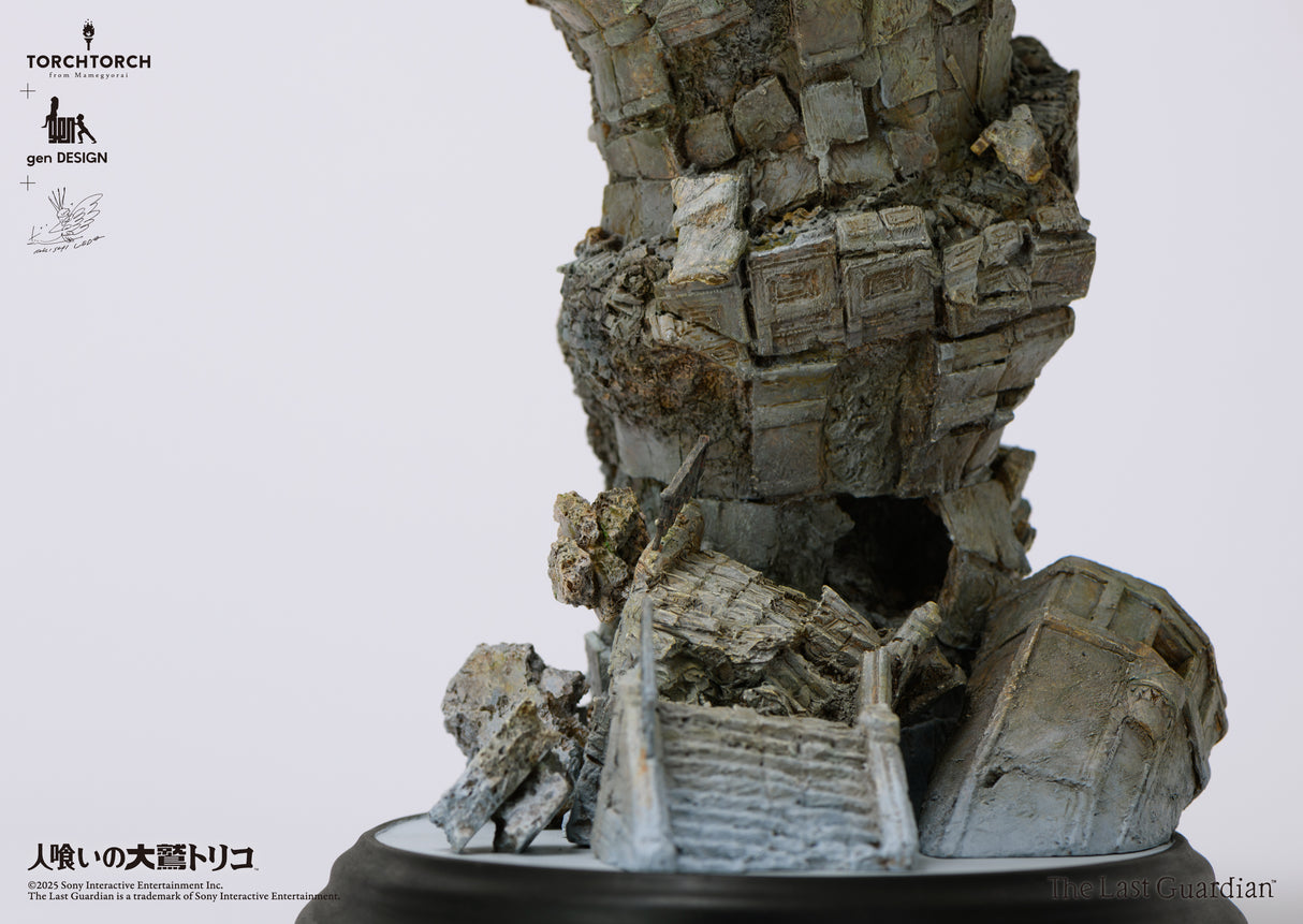 TORCH TORCH + GenDESIGN + Akishi Ueda/ The Last Guardian: Trico Art Statue